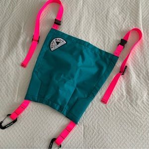 Trail Magik Kid Carrier Carribean Blue with Hot Pink Straps